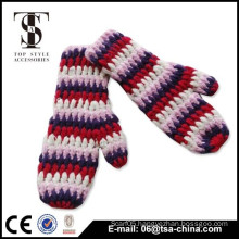 The hot selling winter knitted gloves